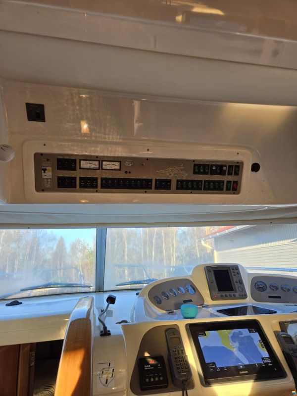 Sealine F 37