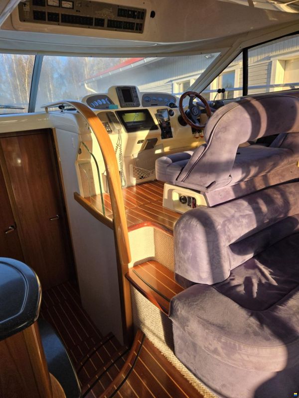 Sealine F 37