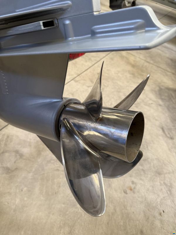 Eolo 830 Day HBS Verado 300