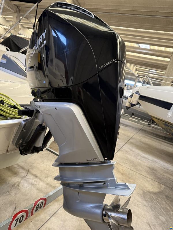 Eolo 830 Day HBS Verado 300