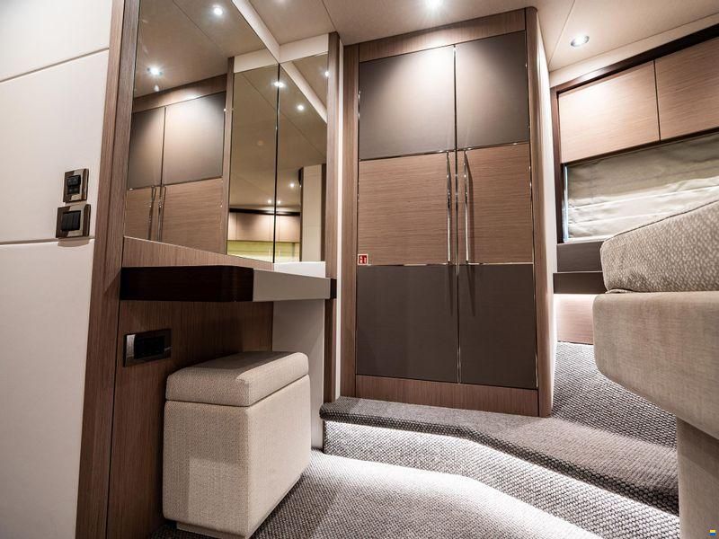 Sunseeker 76 Yacht