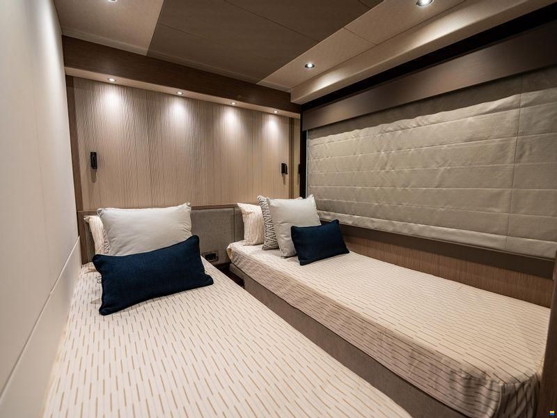 Sunseeker 76 Yacht