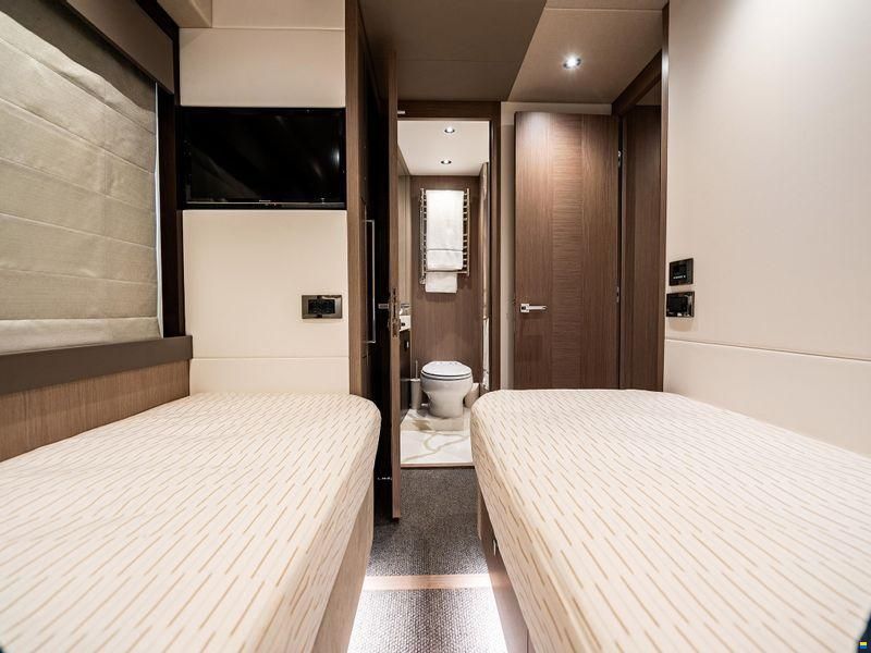 Sunseeker 76 Yacht