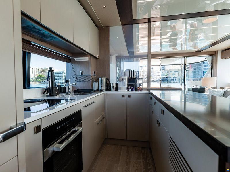 Sunseeker 76 Yacht