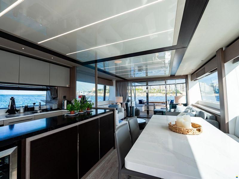 Sunseeker 76 Yacht