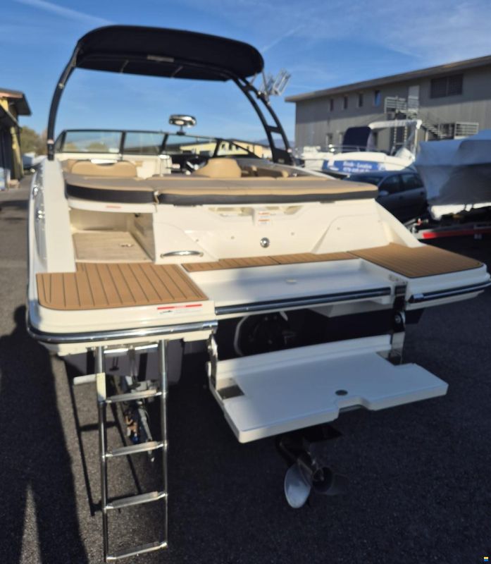 Sea Ray SPXe 210