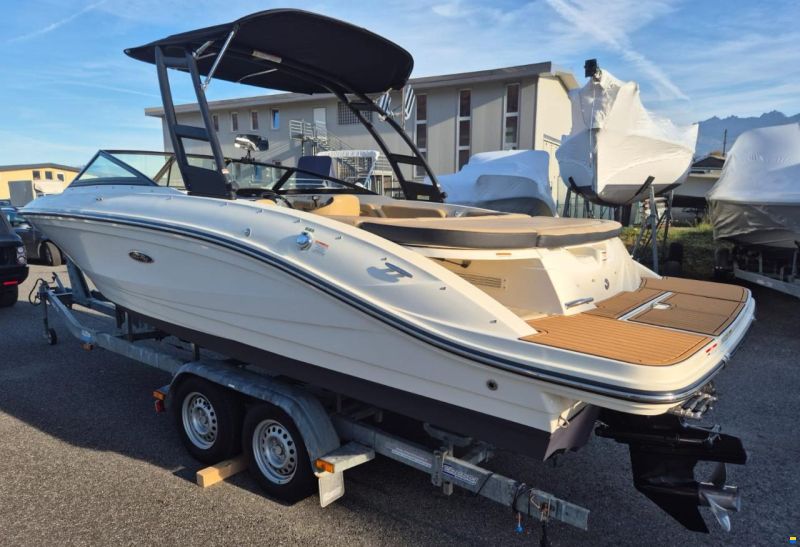Sea Ray SPXe 210