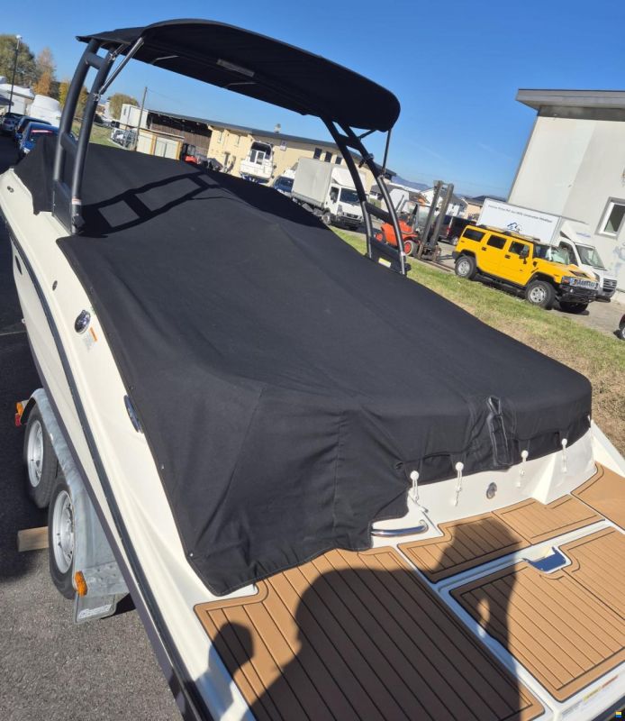 Sea Ray SPXe 210