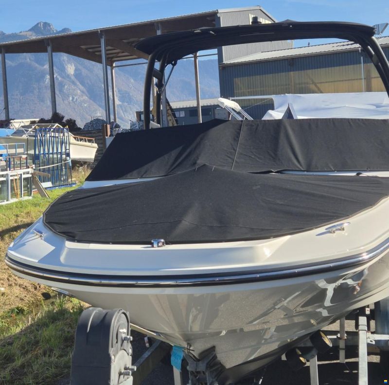 Sea Ray SPXe 210