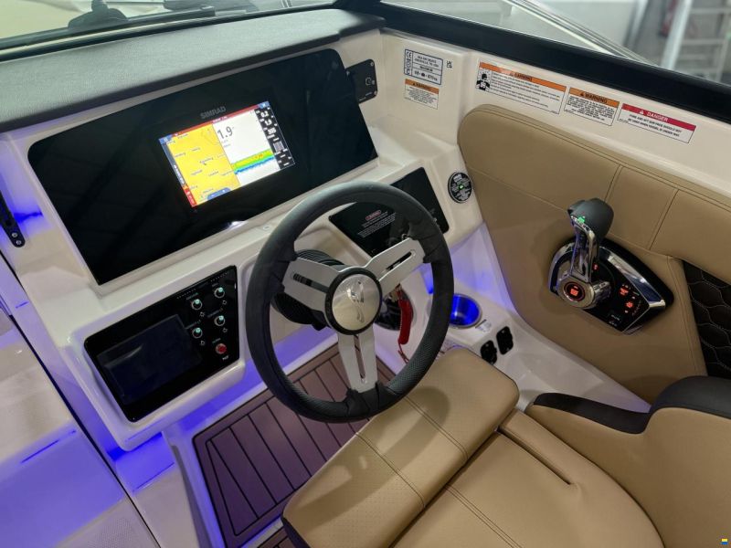 Sea Ray 230 SSE Sunsport