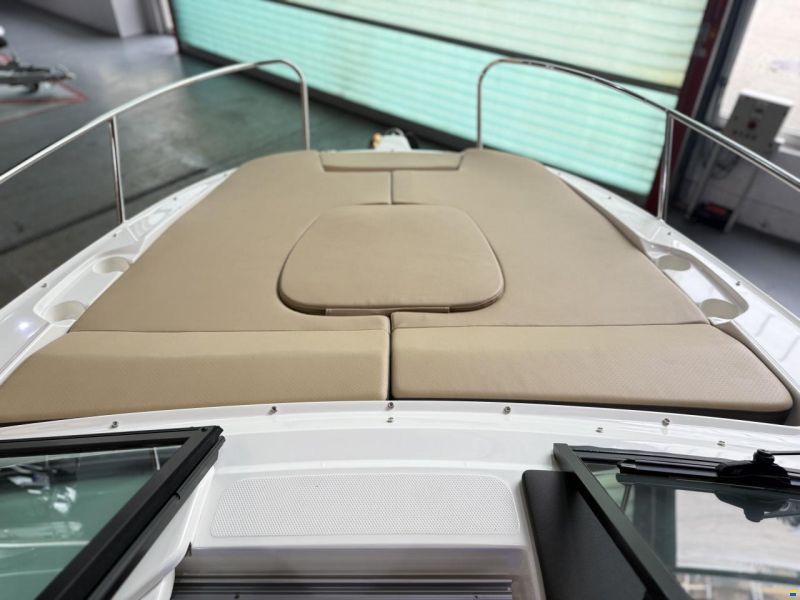 Sea Ray 230 SSE Sunsport