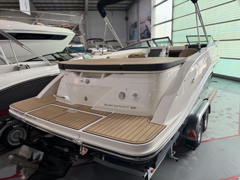 Sea Ray 230 SSE Sunsport