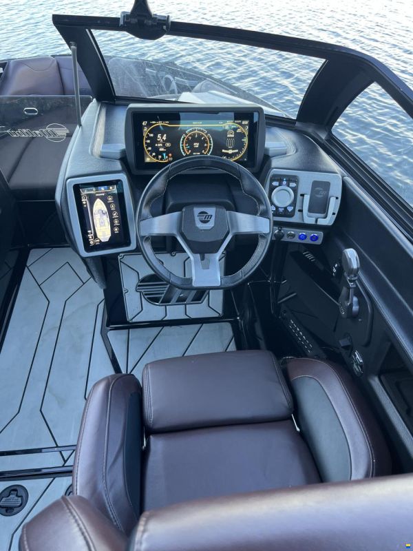 Malibu Wakesetter 23 LSV