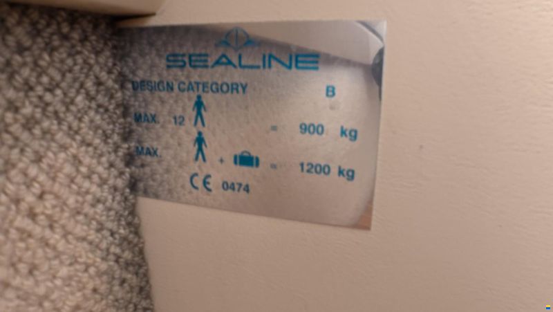 Sealine F42/5