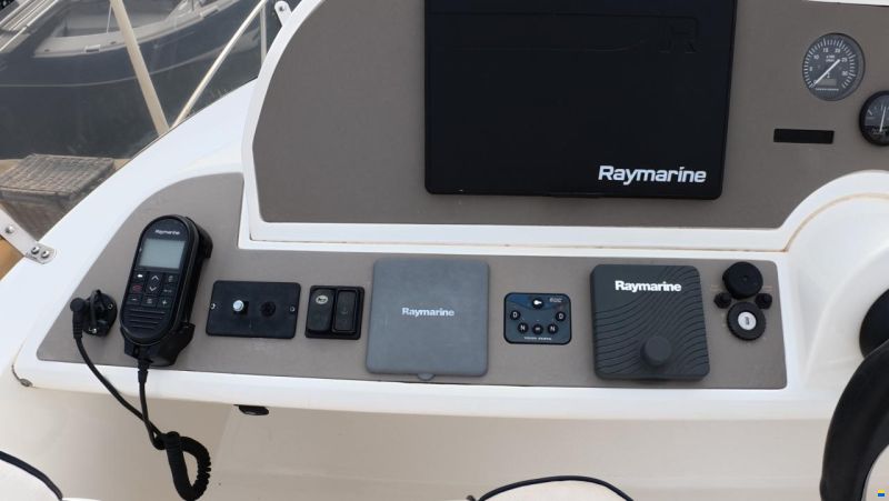 Sealine F42/5