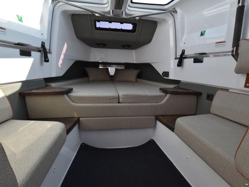 Axopar 37XC Cross Cabin