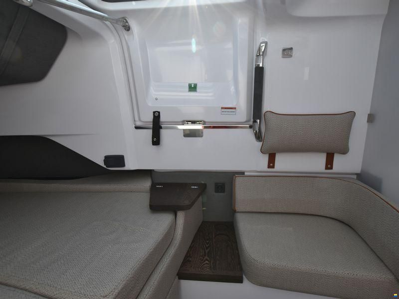 Axopar 37XC Cross Cabin