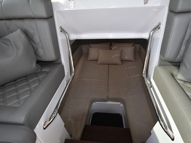 Axopar 37XC Cross Cabin
