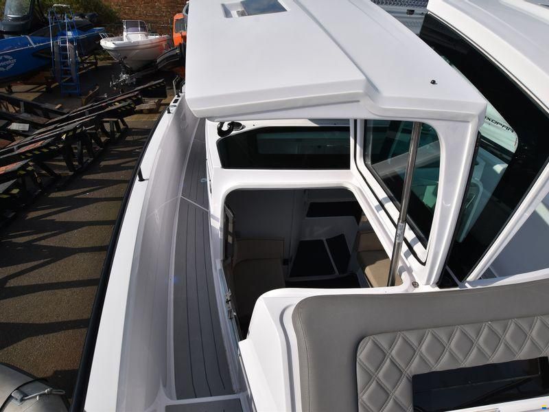 Axopar 37XC Cross Cabin