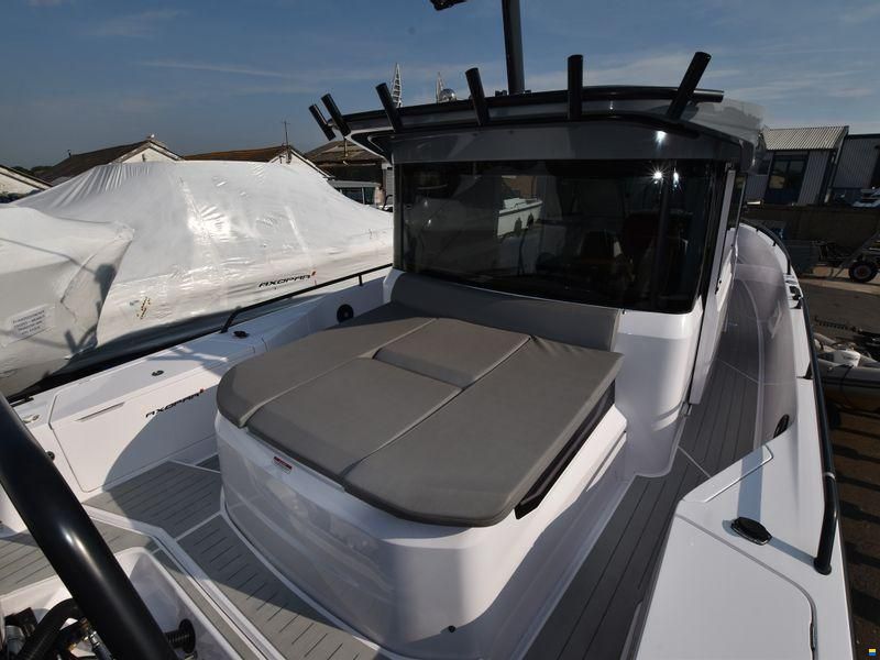 Axopar 37XC Cross Cabin