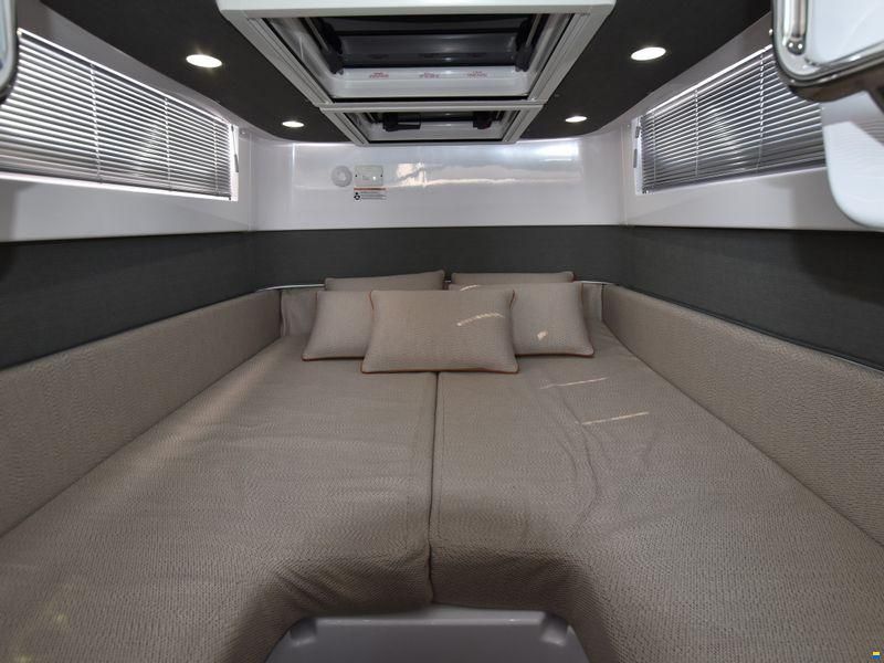 Axopar 37XC Cross Cabin