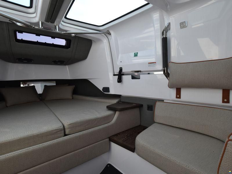 Axopar 37XC Cross Cabin
