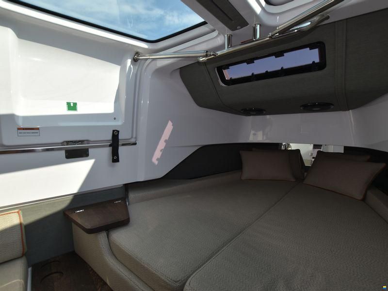 Axopar 37XC Cross Cabin