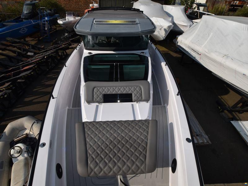 Axopar 37XC Cross Cabin