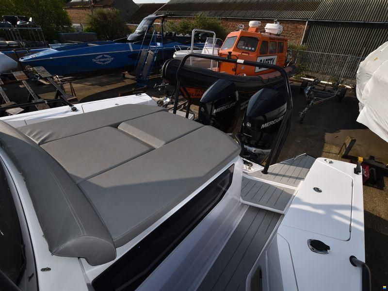 Axopar 37XC Cross Cabin