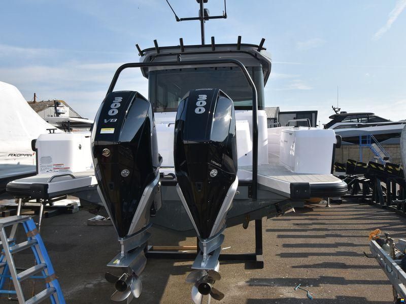 Axopar 37XC Cross Cabin