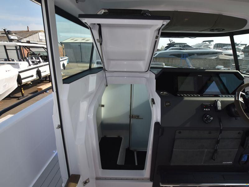 Axopar 37XC Cross Cabin