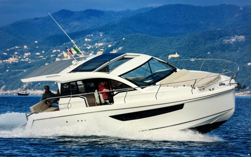 Sealine C330