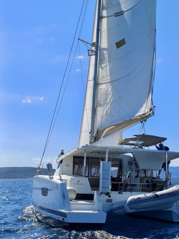 Fountaine Pajot Lucia 40