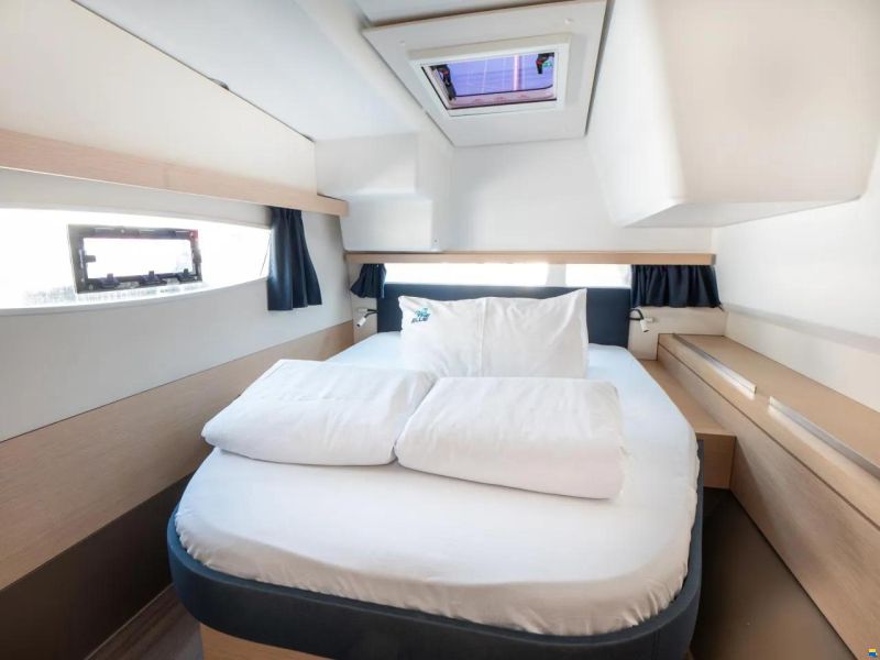 Fountaine Pajot Lucia 40