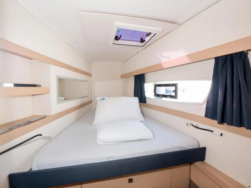 Fountaine Pajot Lucia 40
