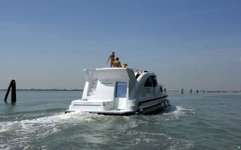 HHI Minuetto 6