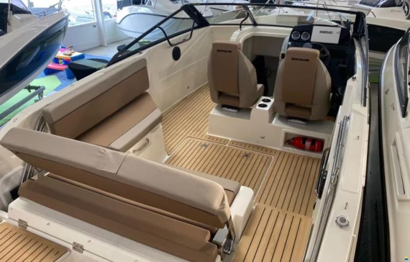 Quicksilver Activ 675 Bowrider