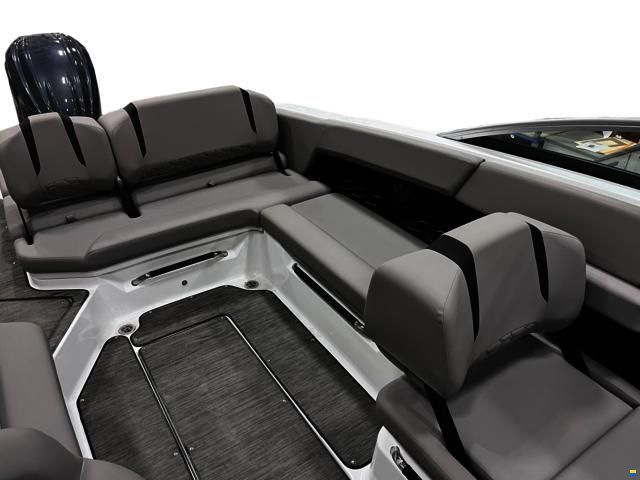 Four Winns H6 FWD Surf Edition