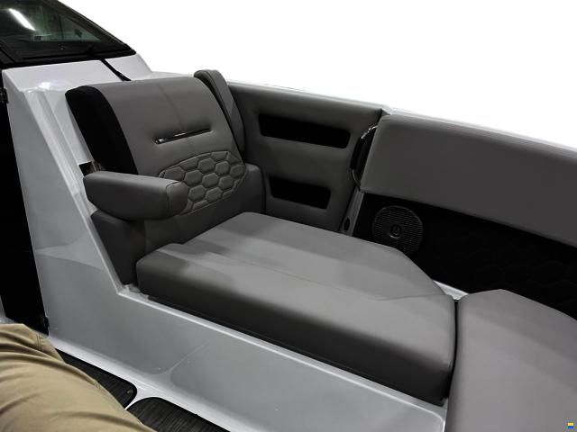 Four Winns H6 FWD Surf Edition