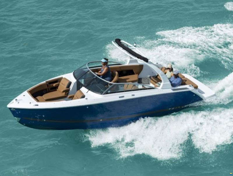 Four Winns H6 FWD Surf Edition