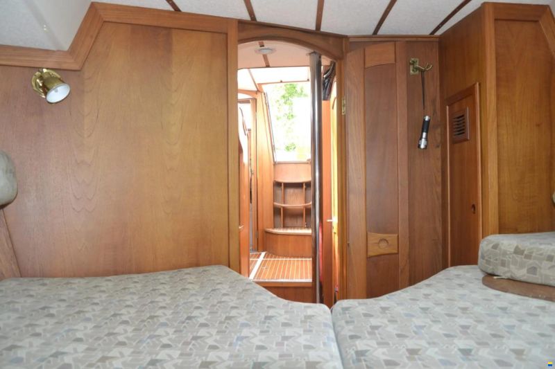 Nauticat 32