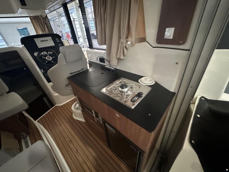Quicksilver CAPTUR 905 PILOTHOUSE