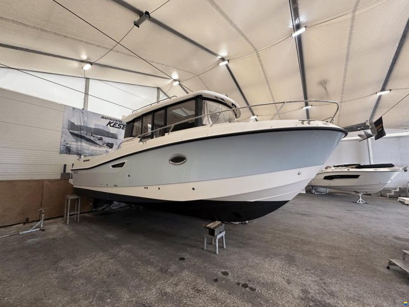 Quicksilver CAPTUR 905 PILOTHOUSE