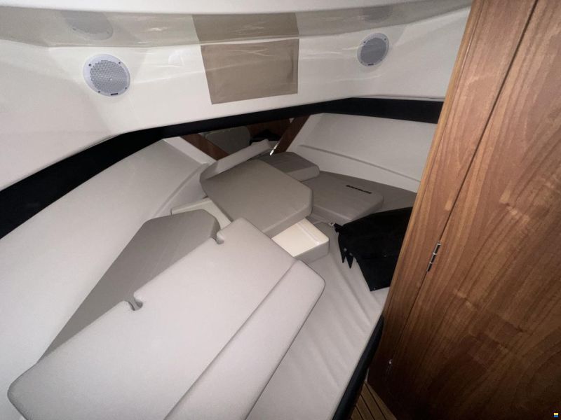 Quicksilver CAPTUR 905 PILOTHOUSE
