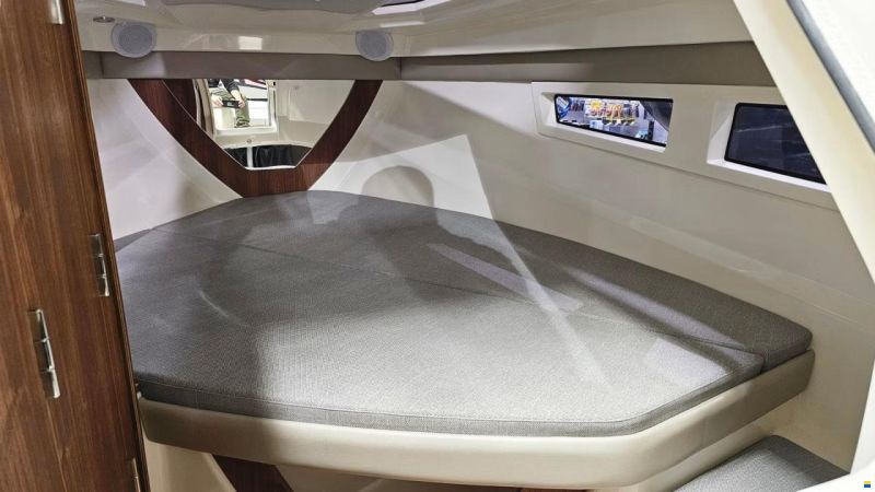 Uttern D77 Premium Exclusive DeLuxe Line