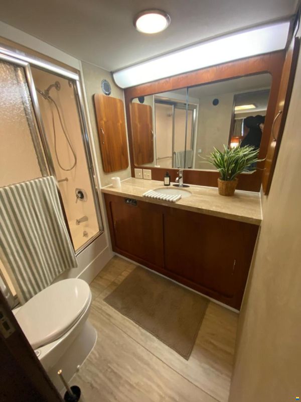 Hatteras 70 Fly ( Varend Woonschip )