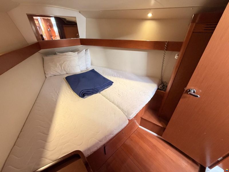 Beneteau Oceanis 37