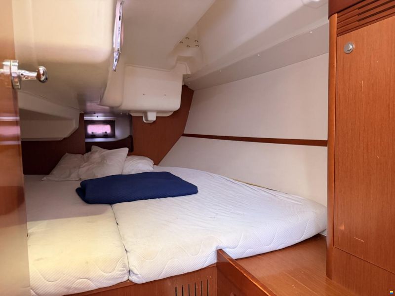 Beneteau Oceanis 37