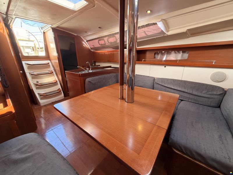 Beneteau Oceanis 37