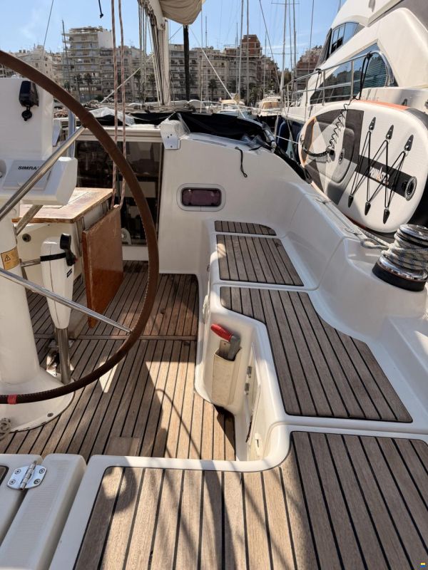 Beneteau Oceanis 37